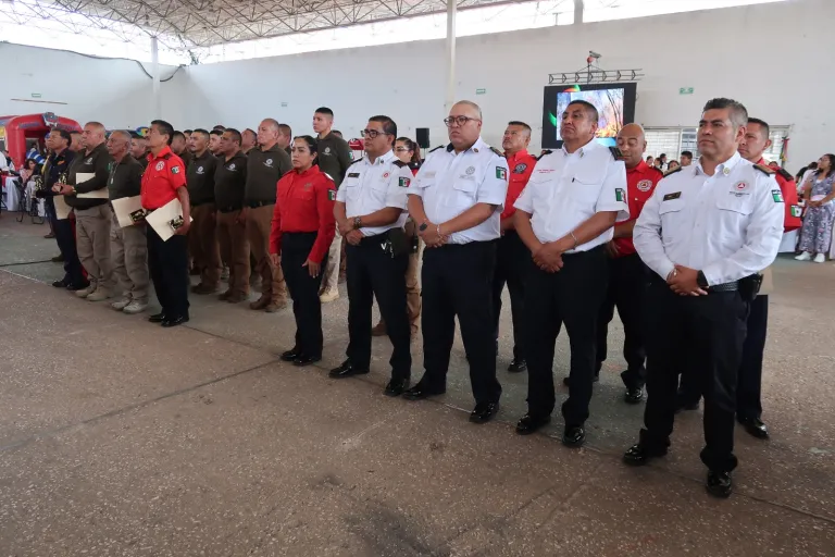 Un Reconocimiento a Héroes, Gobierno de Ecatepec en Edoméx, Otorga Bono de 10 Mil Pesos a Bomberos y Rescatist as por su Valentía y Sacrificio