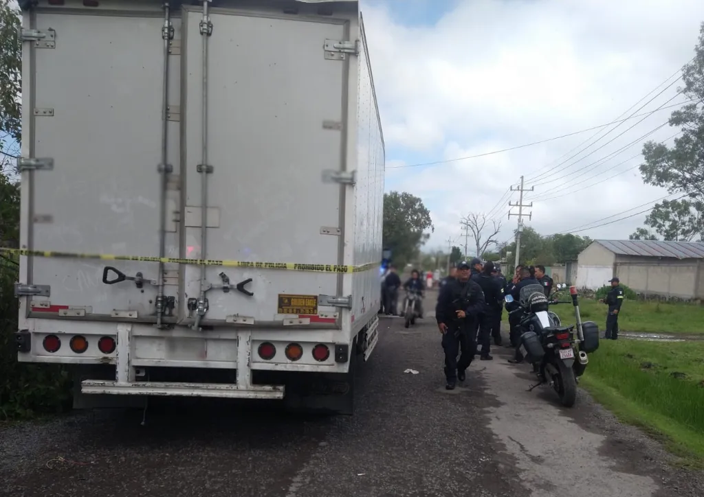 Camión Roban con Carga de Cigarros pero los Detienen en Jiutepec Edoméx