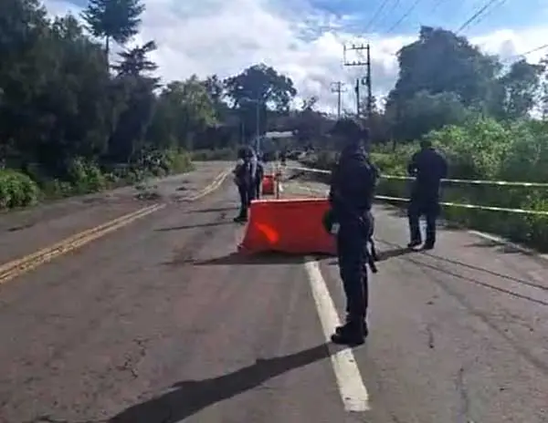 ElCirculación en Carretera Tenango-Tenancingo Edoméx se Reabre con Camino alterno luego de la Presencia de un  Socavón