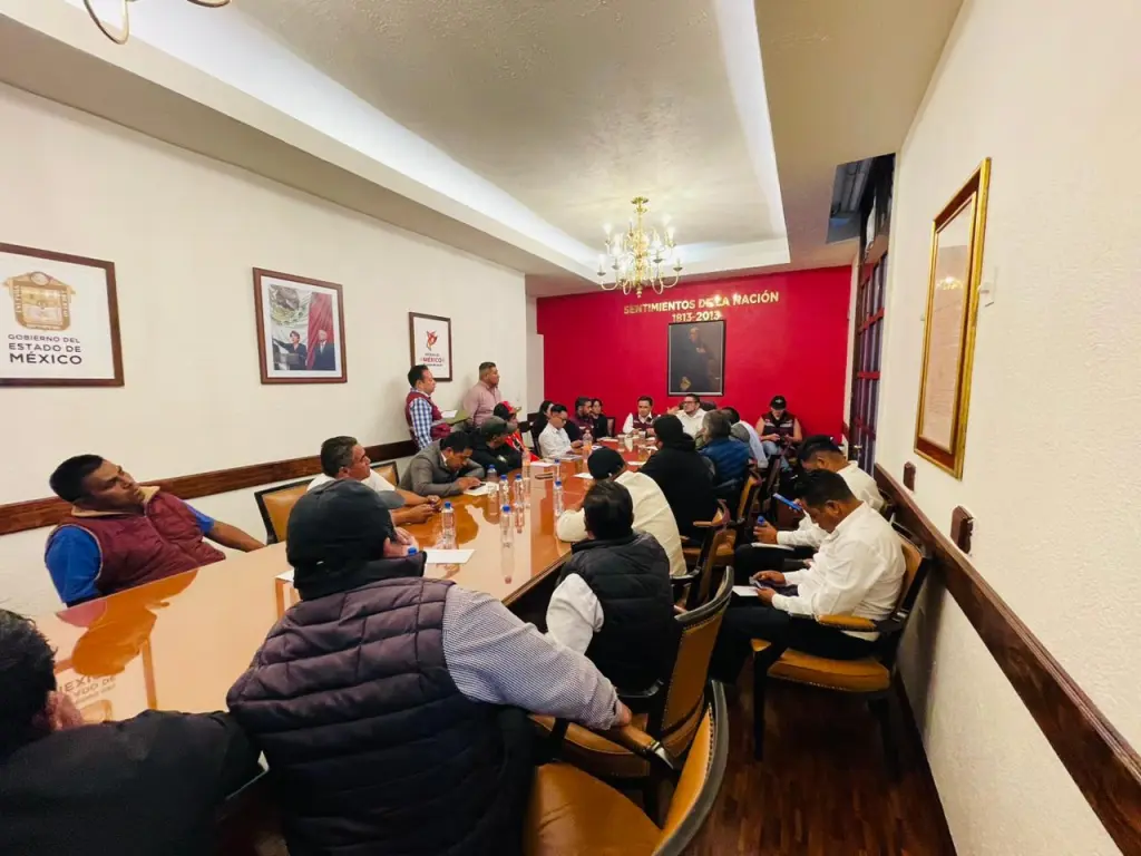 Logran Acuerdo Taxistas de San Felipe del Progresó Edoméx, con Secretaria de Movilidad tras Manifestación