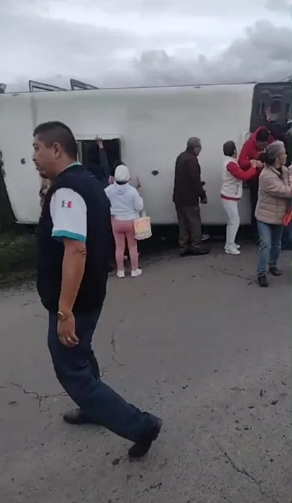 En la Carretera Chalco-Miraflores en el Edoméx, Accidente deja seis Pasajeros lesionados