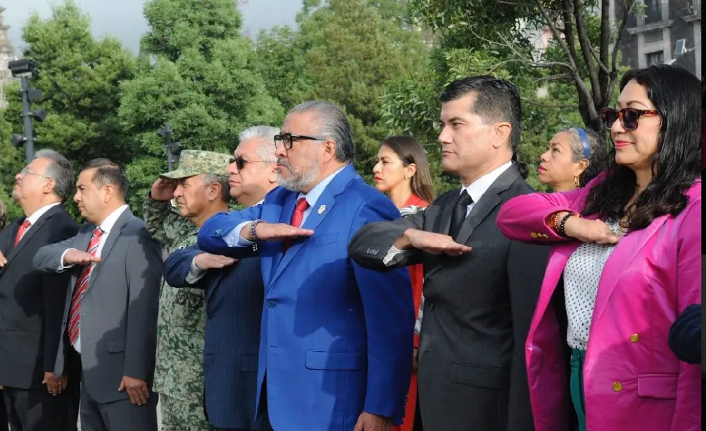 GM-1 Asiste a la Ceremonia de Izamiento de Bandera en Toluca Edoméx