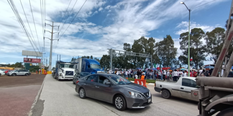 En la México-Cuautla Bloqueo Chalco Edoméx, Trabajadores del Poder Judicial Protestan contra Reforma recién a probada