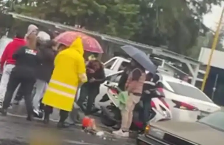 Motociclista Perdió Control por lluvia y se encuentra delicado en el Libramiento de Atlautla Edoméx  