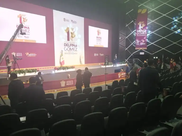 Empieza a Recibir a los Invitados al Primer Informe de Delfina Gómez el Teatro del Morelos en Toluca Edoméx