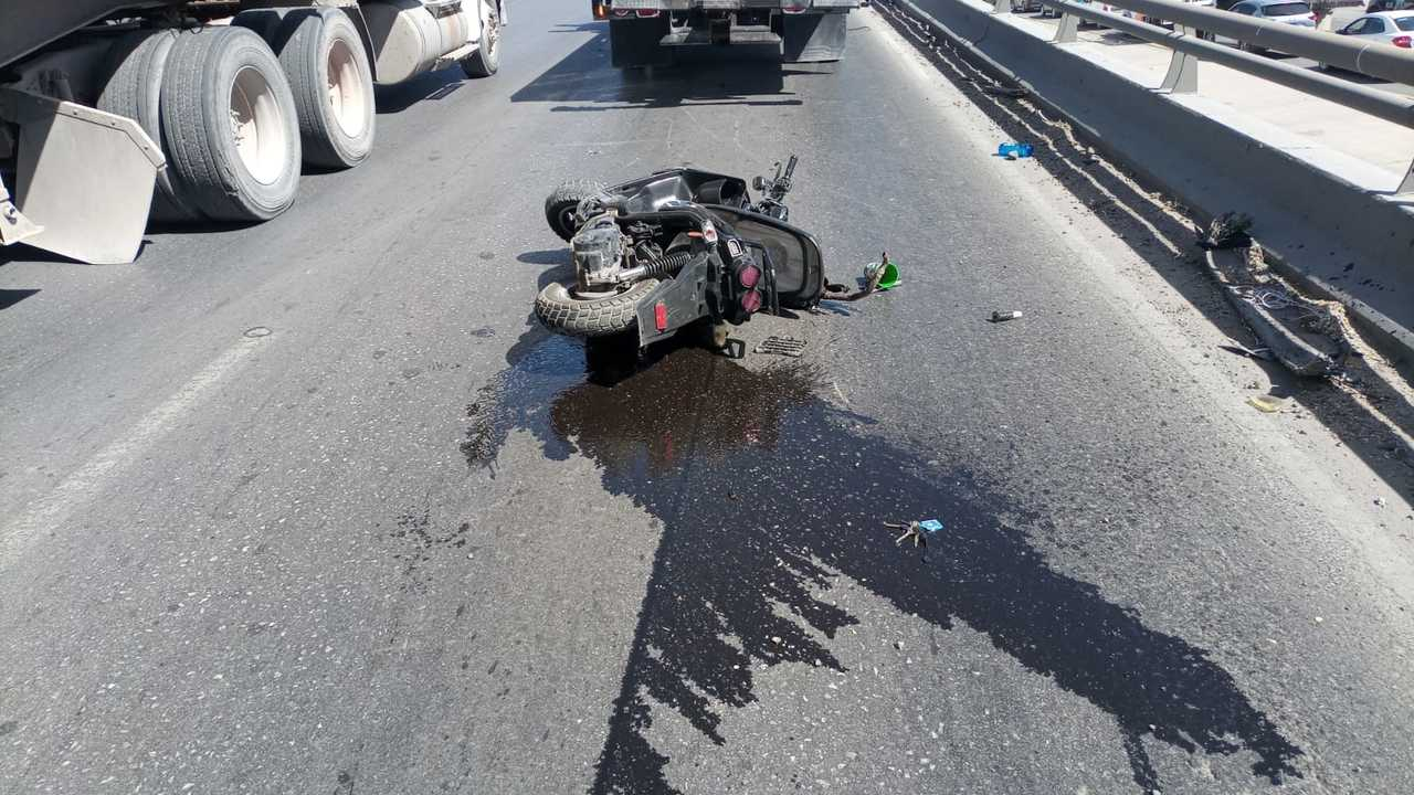 Muere militar despedazado al ser derribado de su moto en la México-Pachuca