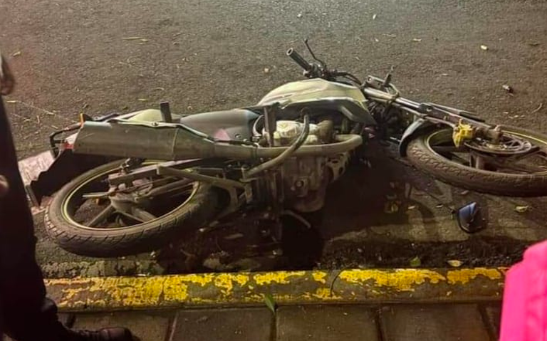Fallece motociclista al derrapar en la autopista Naucalpan-Toluca
