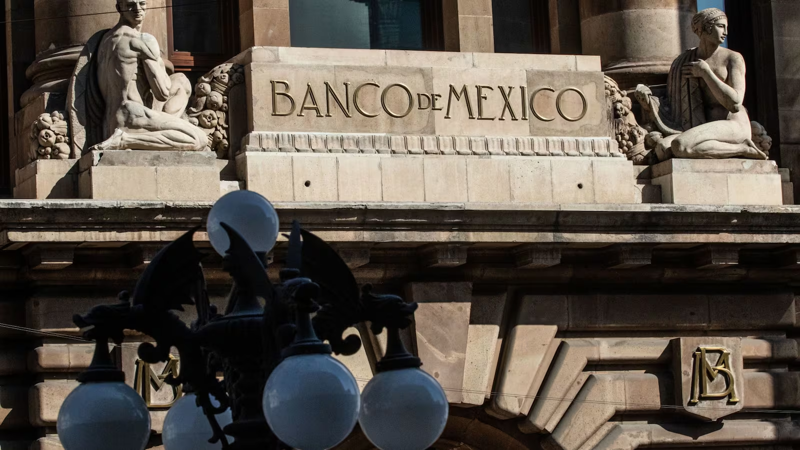 Debe de fortalecerse el Estado de Derecho: Banxico
