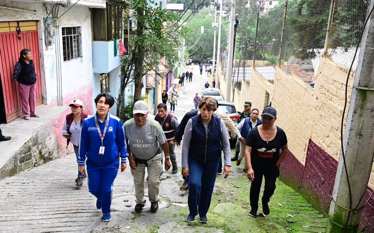 Realiza Delfina Gómez recorrido por zonas afectadas en Naucalpan