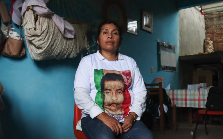 Queda una deuda histórica con nosotras: Madre de un normalista