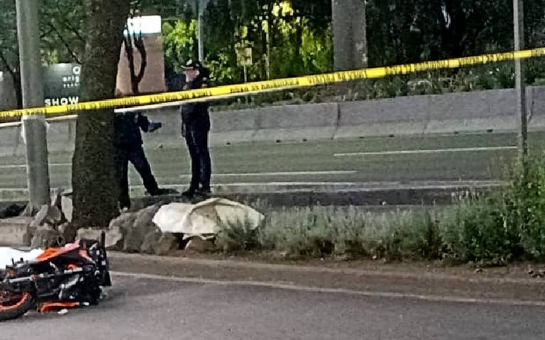 Muere motociclista al derrapar en las calles