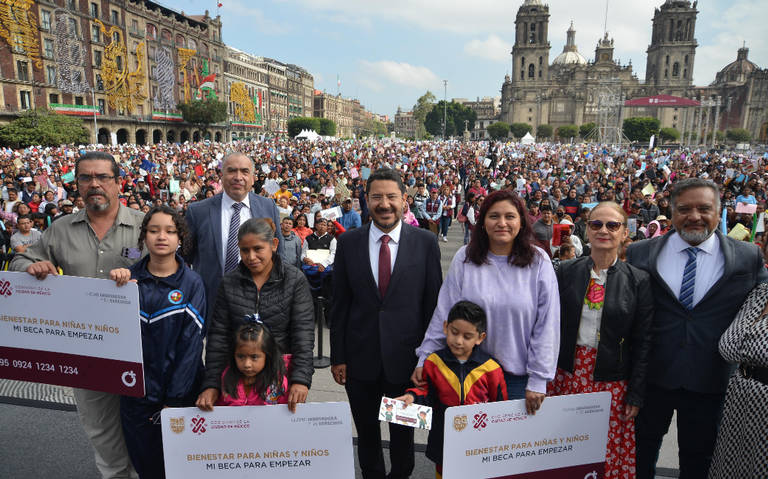 Quince mil 158 alumnos de educación ya recibieron la tarjeta “MI primera Beca para empezar