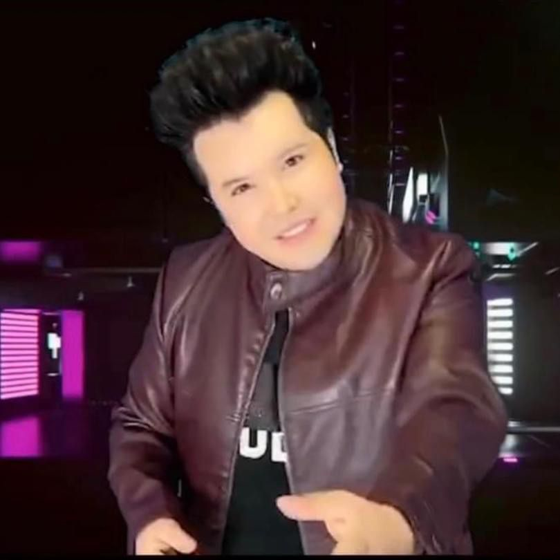 Mauricio Pop es un joven que empieza con paso firme su carrera como cantante de pop