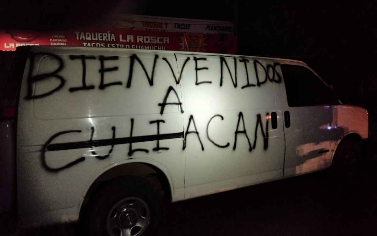 Encuentran camioneta con cadáveres dentro y la leyenda “Bienvenidos a Culiacán” durante la gira de AM LO y Sheinbaum