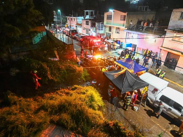 Dos nuevos deslaves Naucalpan deja seis muertos, un bombero fallecido, tres heridos y casas en riesgo