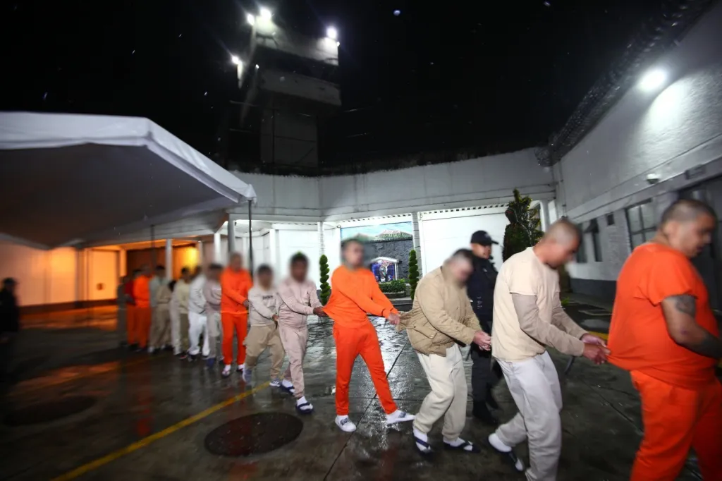 Son Trasladadas hacia Penales Federales más de 300 Personas Privadas de su Libertad de CPRS Mexiquenses