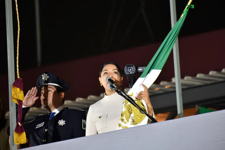En Nezahualcóyotl Edoméx, por Primera vez una mujer Encabeza el Grito de Independencia y Desfile Conmemorativo