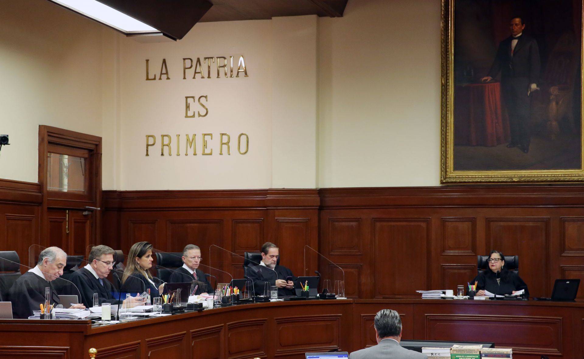 Jueces mexicanos aprovechan polémica por la reforma judicial y se bajan la edad de jubilación