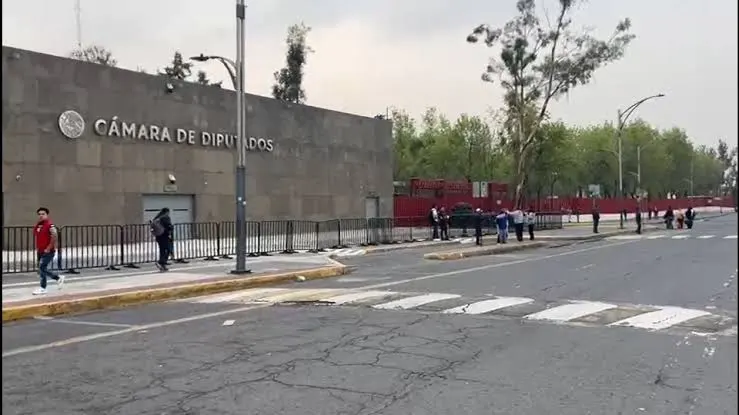 Trabajadores del PJ bloquean Cámara de Diputados en CDMX para impedir Reforma Judicial