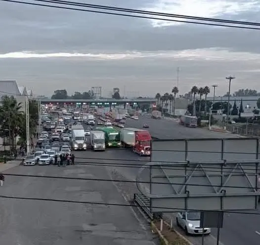 Protestan Transportistas por Extorsiones en el Municipio de Jilotepec Edoméx y bloquean la México- Querétaro