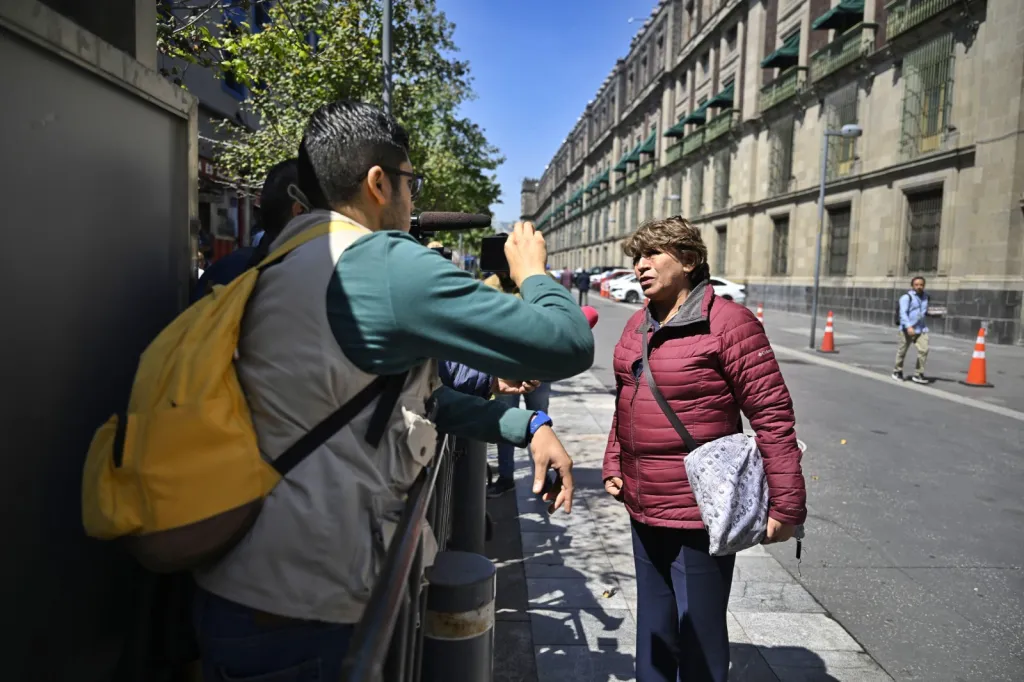 Arriba Gobernadora Delfina Gómez Álvarez a Palacio Nacional para reunión con Presidenta Claudia Sheinbaum Par do; tratarán temas urbanos y de salud
