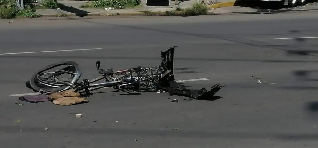 A un Adulto Mayor Atropellan y matan que viajaba en bicicleta cerca de Central de Abastos de Iztapalapa CDMX