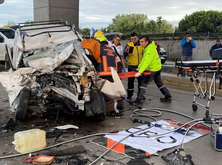 En la México- Puebla Choque entre dos Vehículos y hay tres Heridos