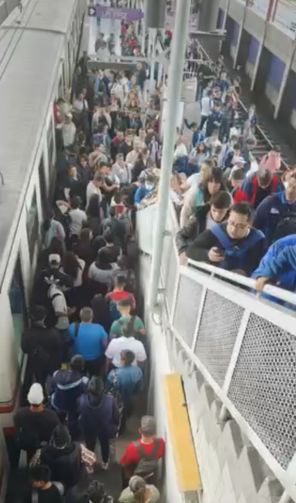 En el Metro Guelatao de la CDMX Desalojo Masivo: Miles de usuarios afectados por descompostura