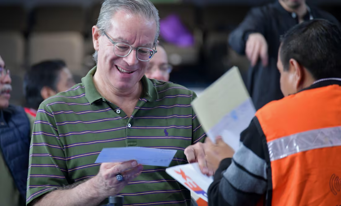 Alcaldía Benito Juárez entrega apoyos económicos a adultos mayores