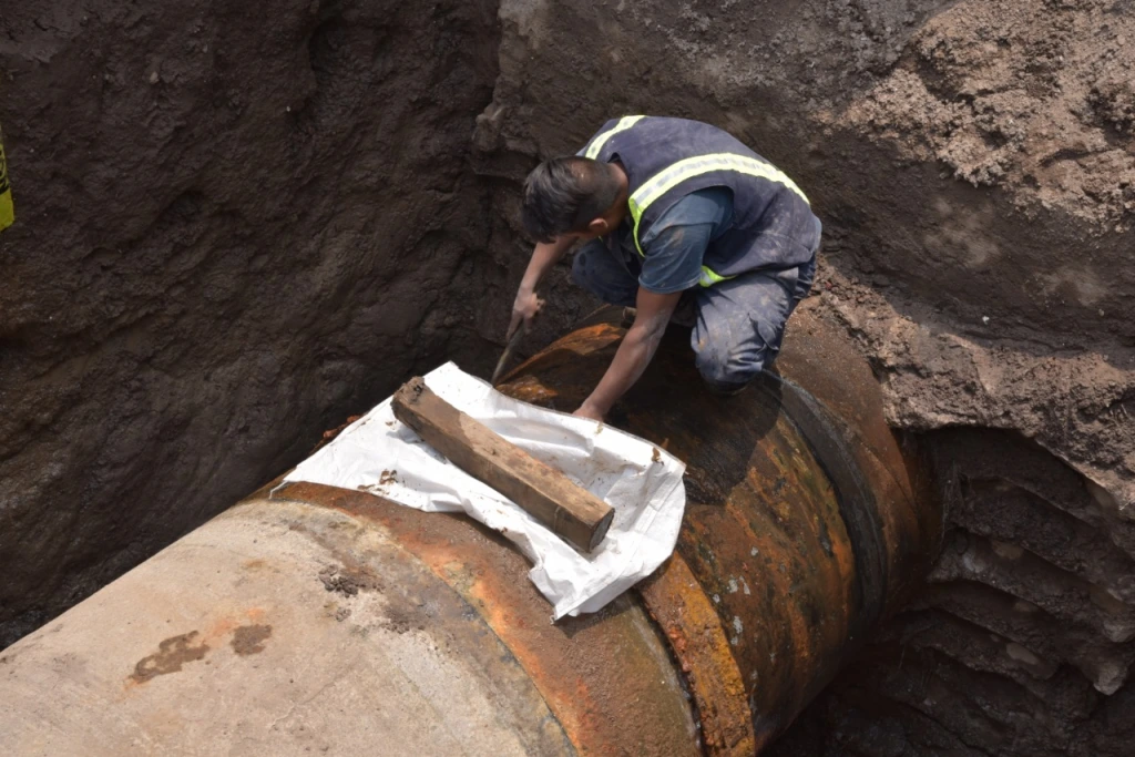 La CAEM Repararáfuga de agua potable en el Macrocircuito de Distribución del Sistema Cutzamala,reducirá el su ministro en 11 municipios