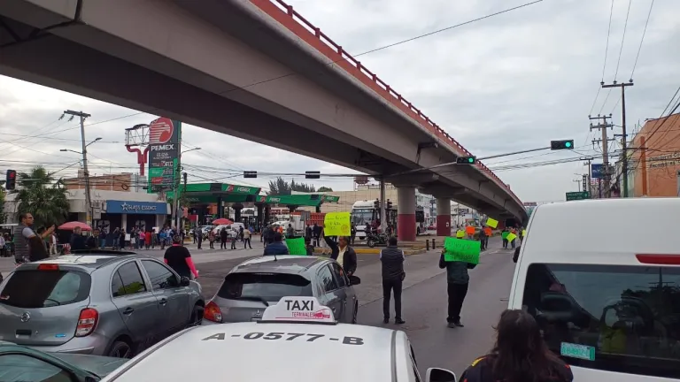 Bloquean Vía Morelos Vecinos de Ecatepec en el Edoméx, por falta de obras públicas