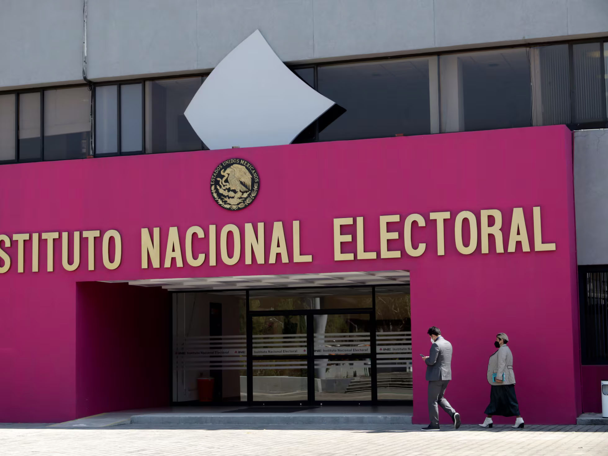 Solicita INE retrasar 90 días elección judicial