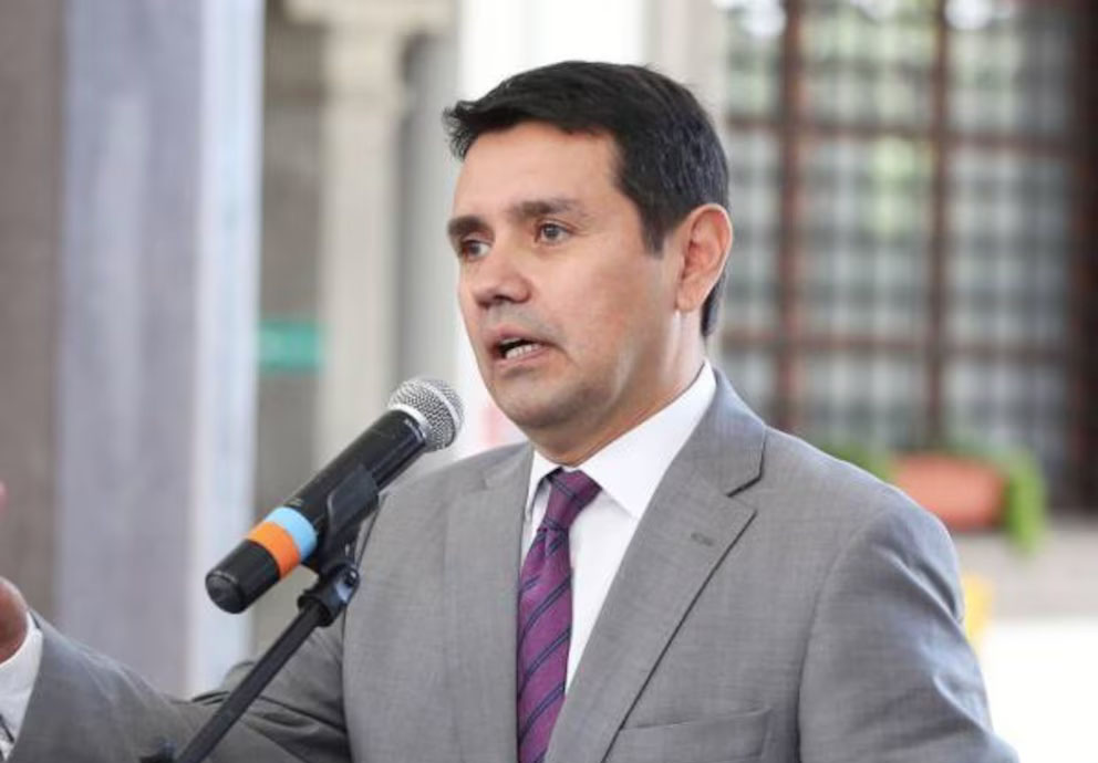 Otorga México refugio a exministro de Ecuador, Walter Solís, acusado de corrupción; SRE exige liberación