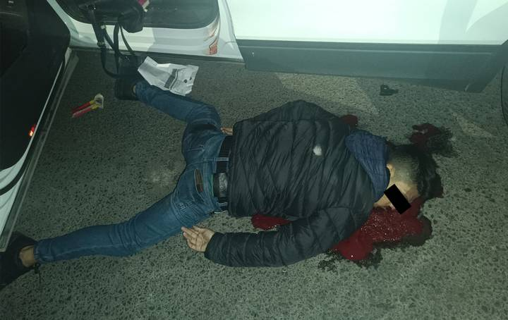 Ejecutan a sujeto dentro de su vehículo en Naucalpan