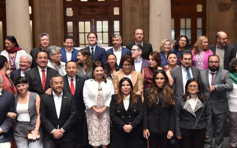 Clara Brugada instala el primer cabildo con alcaldes de la CDMX, para tratar los temas territoriales