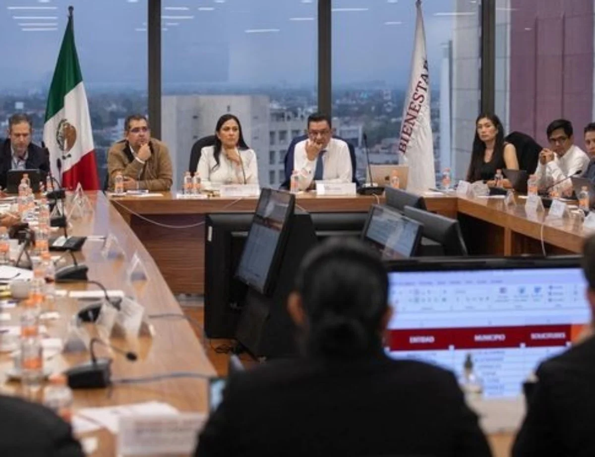 Ariadna Montiel se reúne con los 32 delegados estatales del bienestar