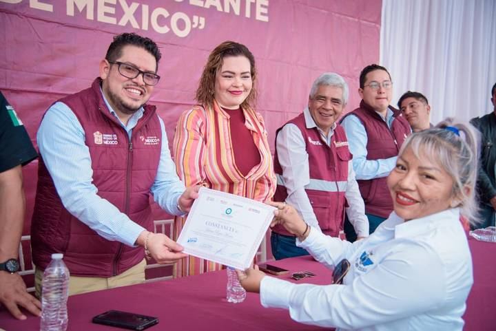 Se gradúan 40 mujeres de la tercera generación de Mujeres al Volante del Edomex