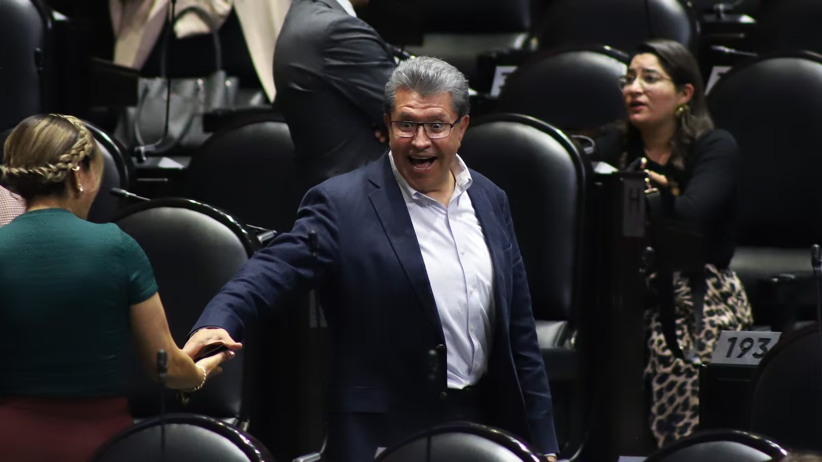 Monreal anuncia que si habrá una reforma fiscal