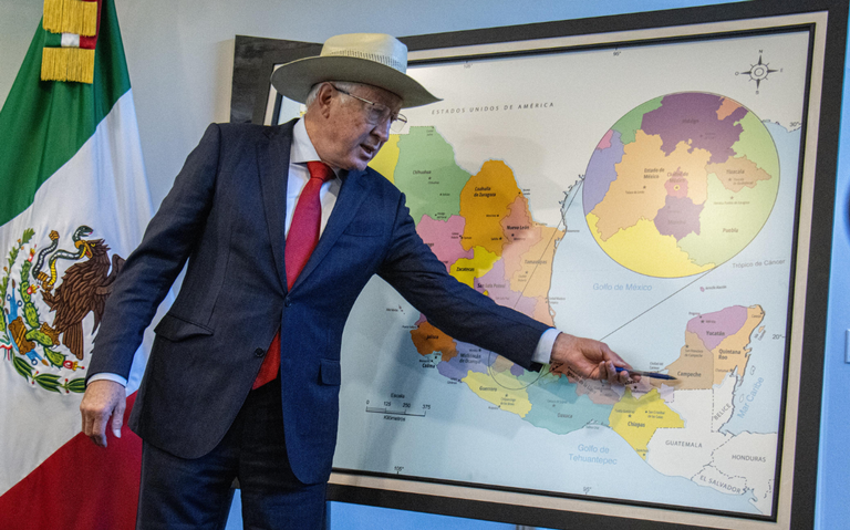Los mexicanos migran a EU por la inseguridad: Ken Salazar