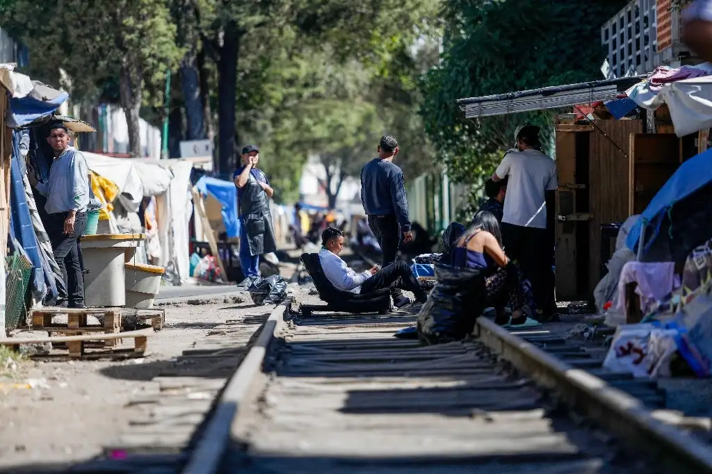 Indocumentados viven hacinados en campamentos callejeros de la CDMX