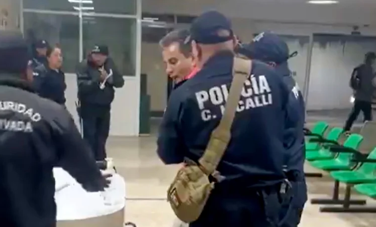 Sujeto con cuchillo en mano amenaza a derechohabientes del hospital IMSS No. 57 en Cuautlitán Izcalli