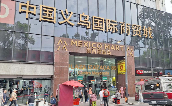 Hay 45 plazas chinas en el Centro sin medidas de protección