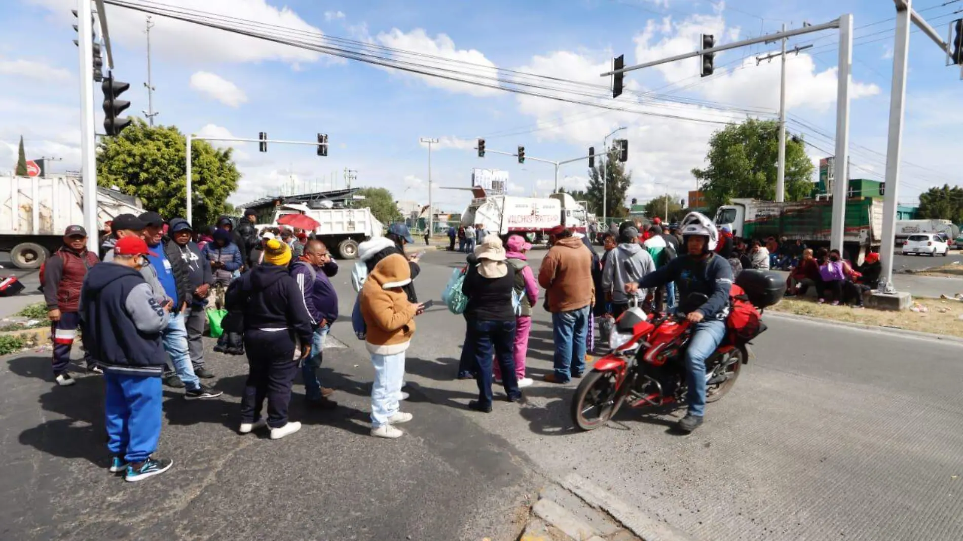 Siguen las protestas en Ecatepec ante el amago de bloqueos de trabajadores