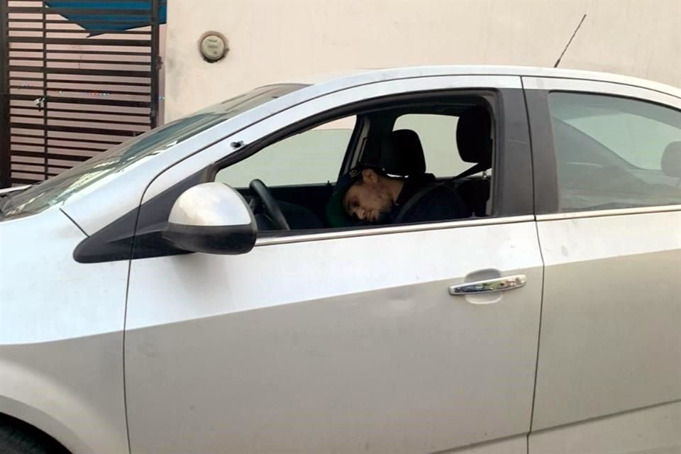 Ejecutan a hombre dentro de su vehículo en Iztapalapa