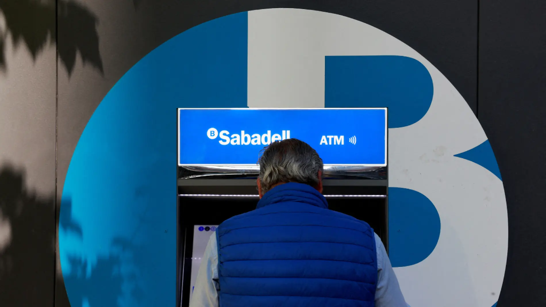 Cofece autoriza a BBVA comprar subsidiarias de Sabadell en México