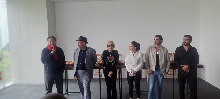 Famosos se reúnen para partir la rosca de Día de Reyes de «El Chacaleo