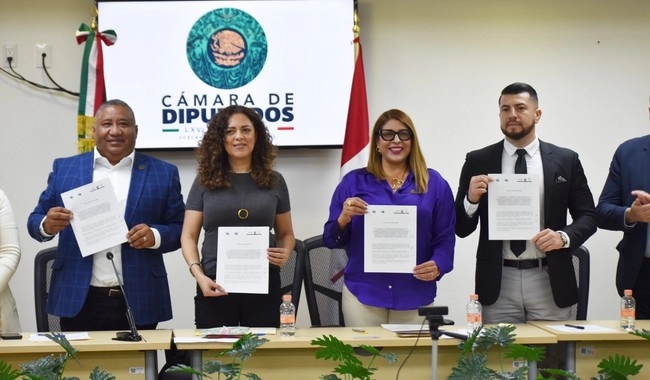 SEP y UFCW firman convenio para proteger a migrantes mexicanos