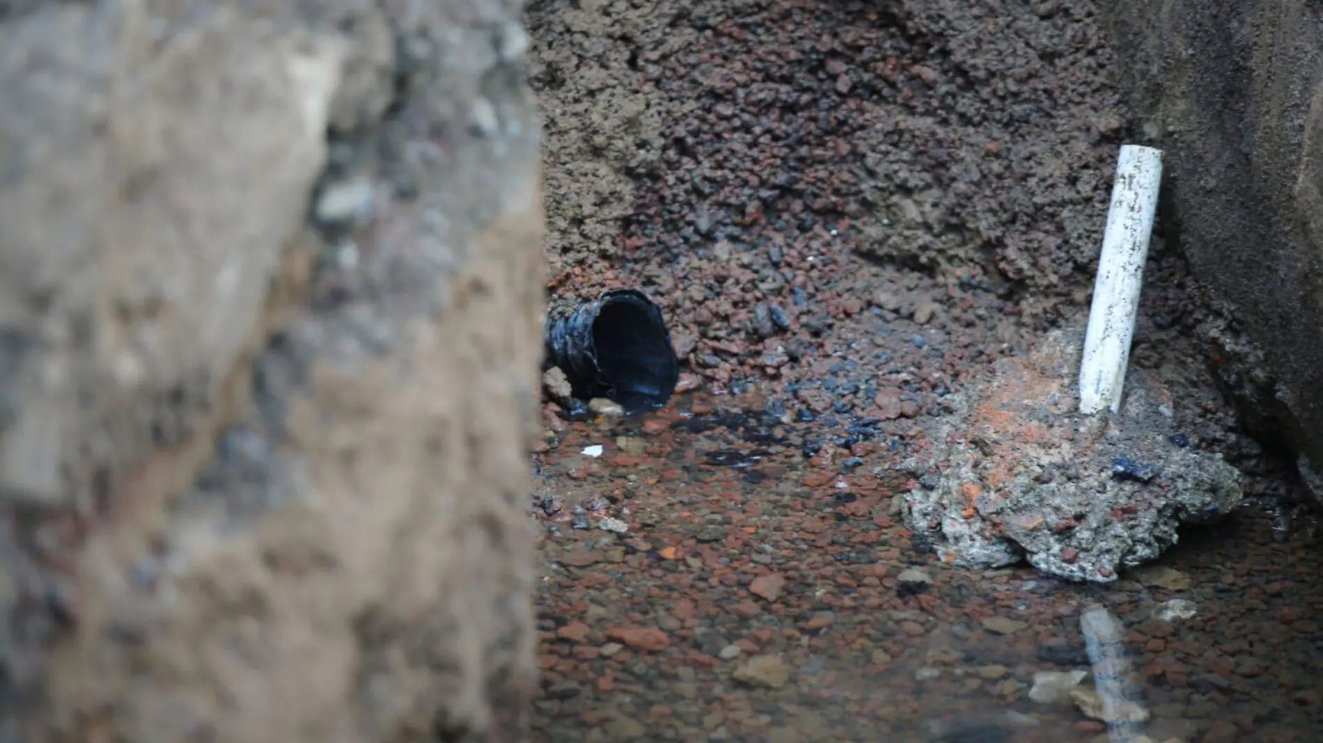 Encuentran un gran boquete para robar agua potable en Cd. Azteca, Ecatepec