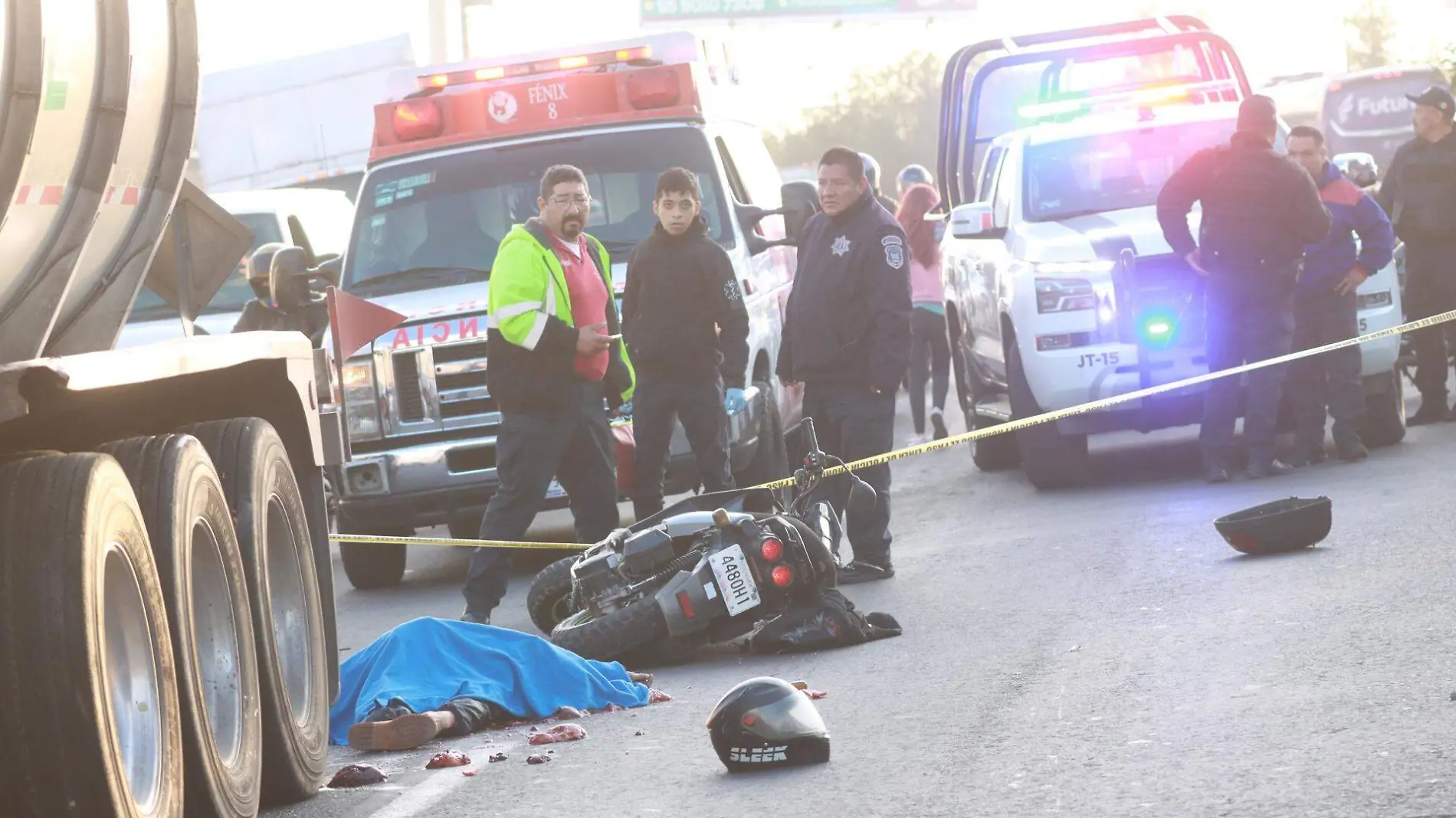 Tráiler atropella y mata a motociclista en la México-Pachuca