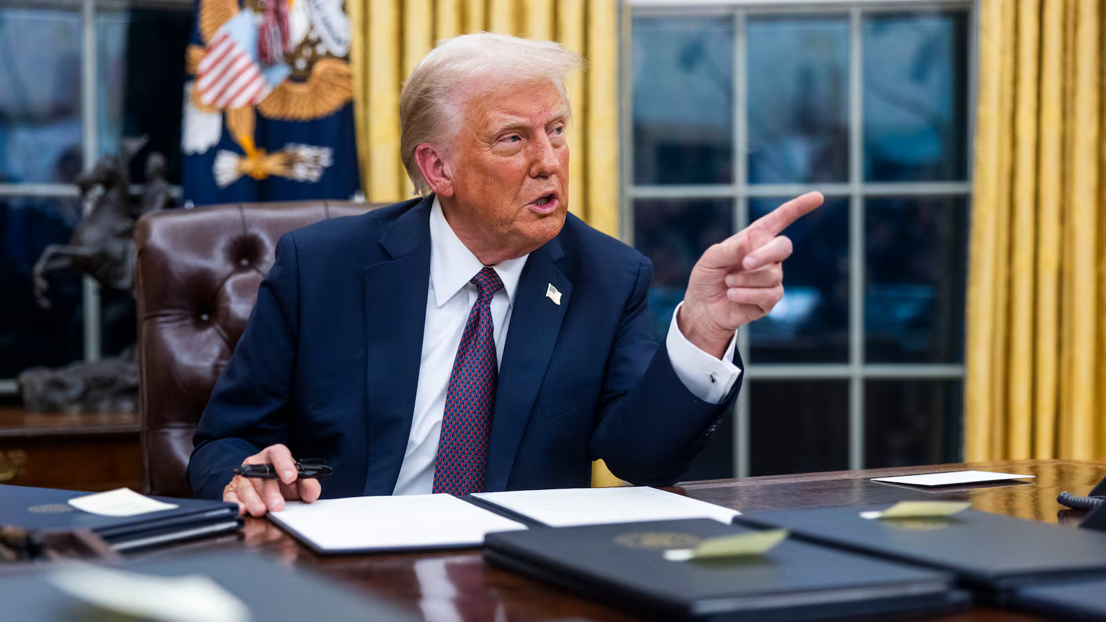 Trump aplicará aranceles a México y a Canadá hasta el primero de febrero